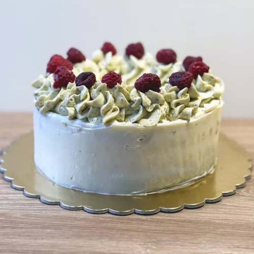 Fehércsokis málnás pisztácia torta 20 szeletes