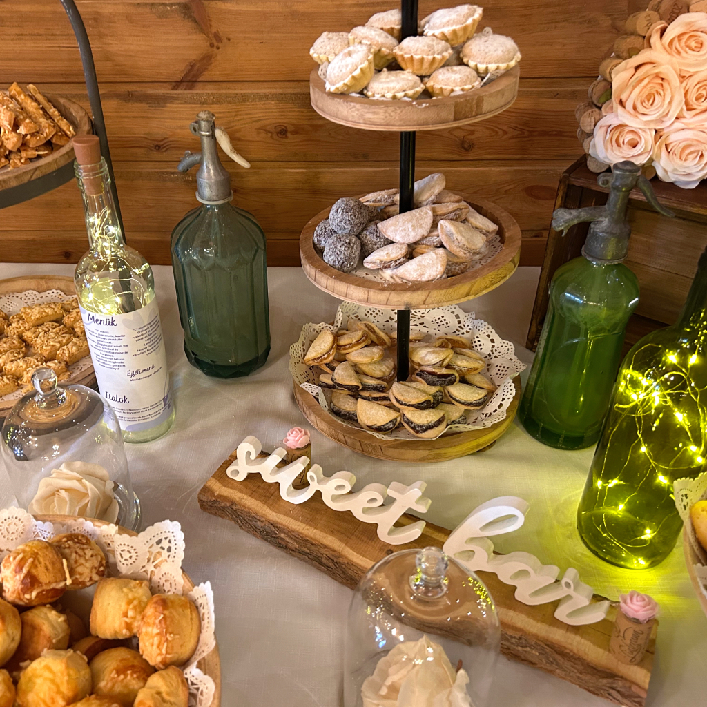 Esküvői sütemény 1